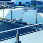 Dachterrassengeländer mit Milchglas und Treppe Dachterrassengeländer mit Milchglas und Treppe